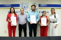 Estudiantes egresados de la UNACH recibieron el Premio Ceneval al Desempeño de Excelencia EGEL
