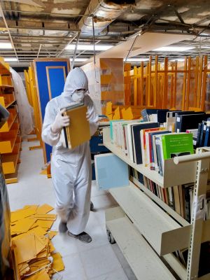 Labores de estabilización del acervo, la Biblioteca Central Universitaria